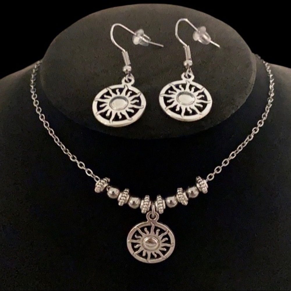 Silver plated Sun design earrings & necklace set